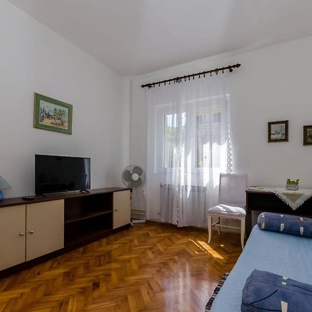 Apartments Jakov Jelsa  Buitenkant foto