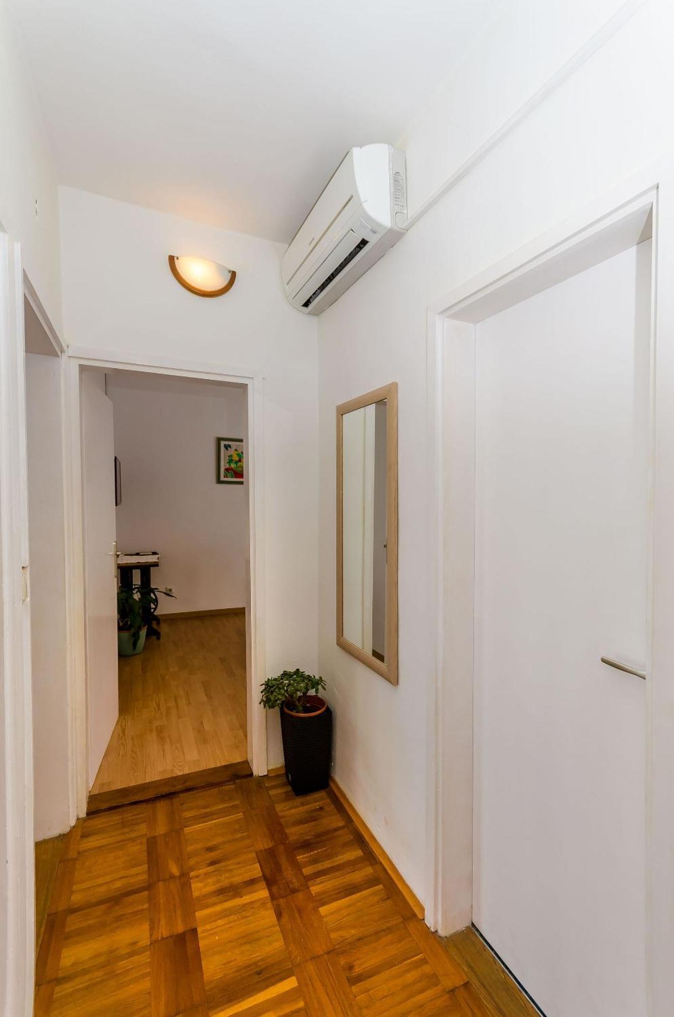 Apartments Jakov Jelsa  Buitenkant foto