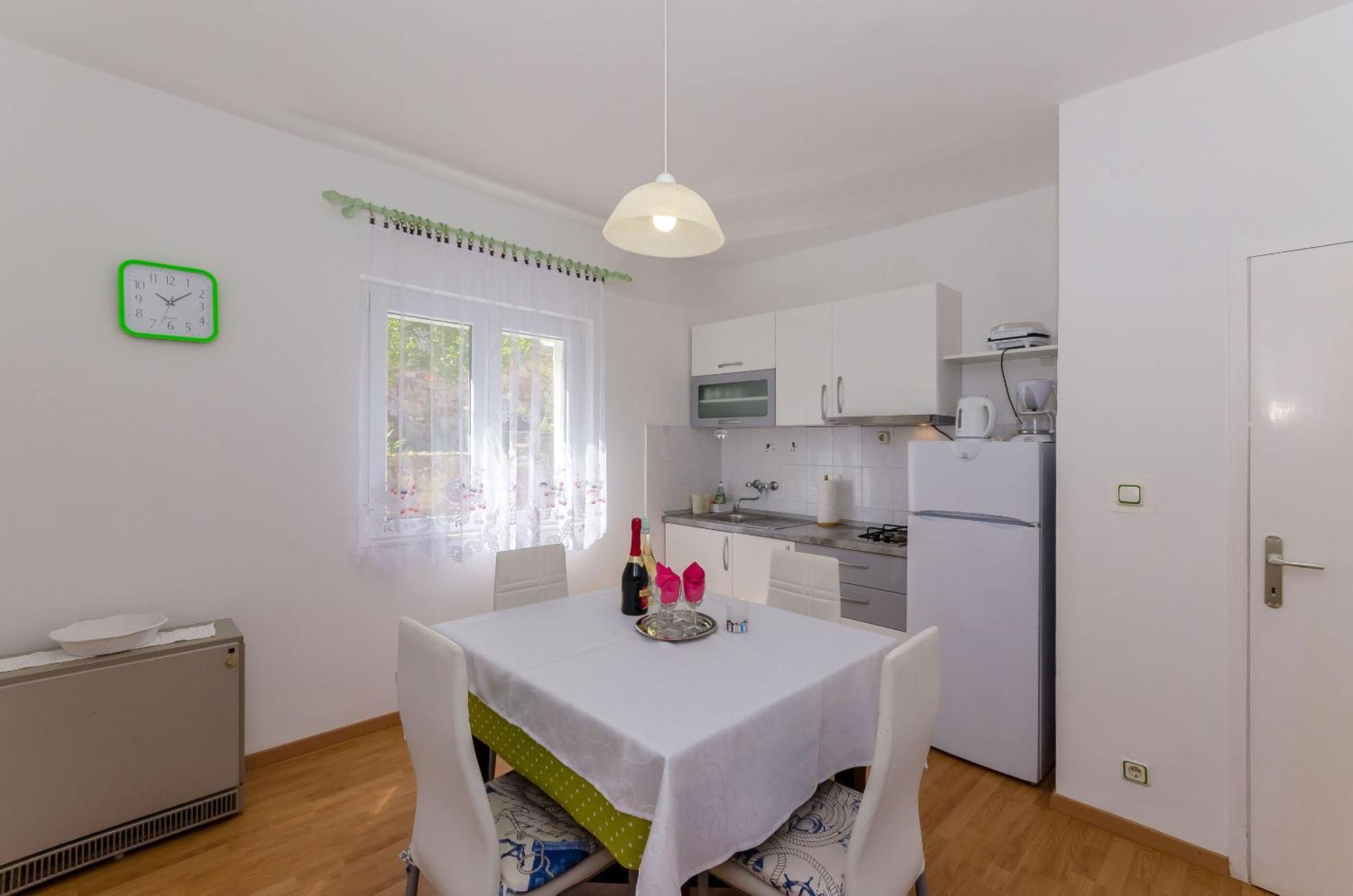Apartments Jakov Jelsa  Buitenkant foto