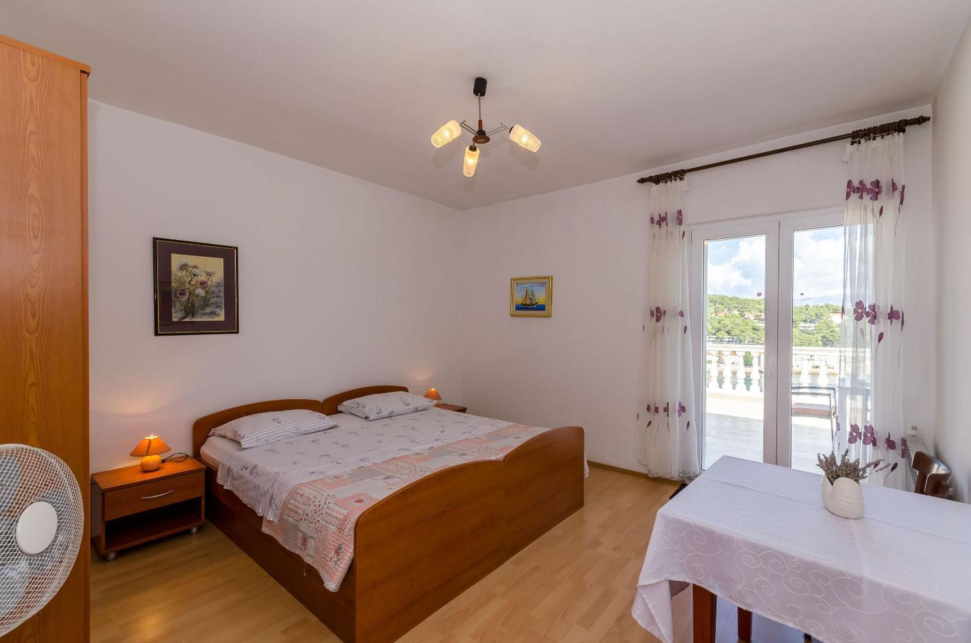 Apartments Jakov Jelsa  Buitenkant foto