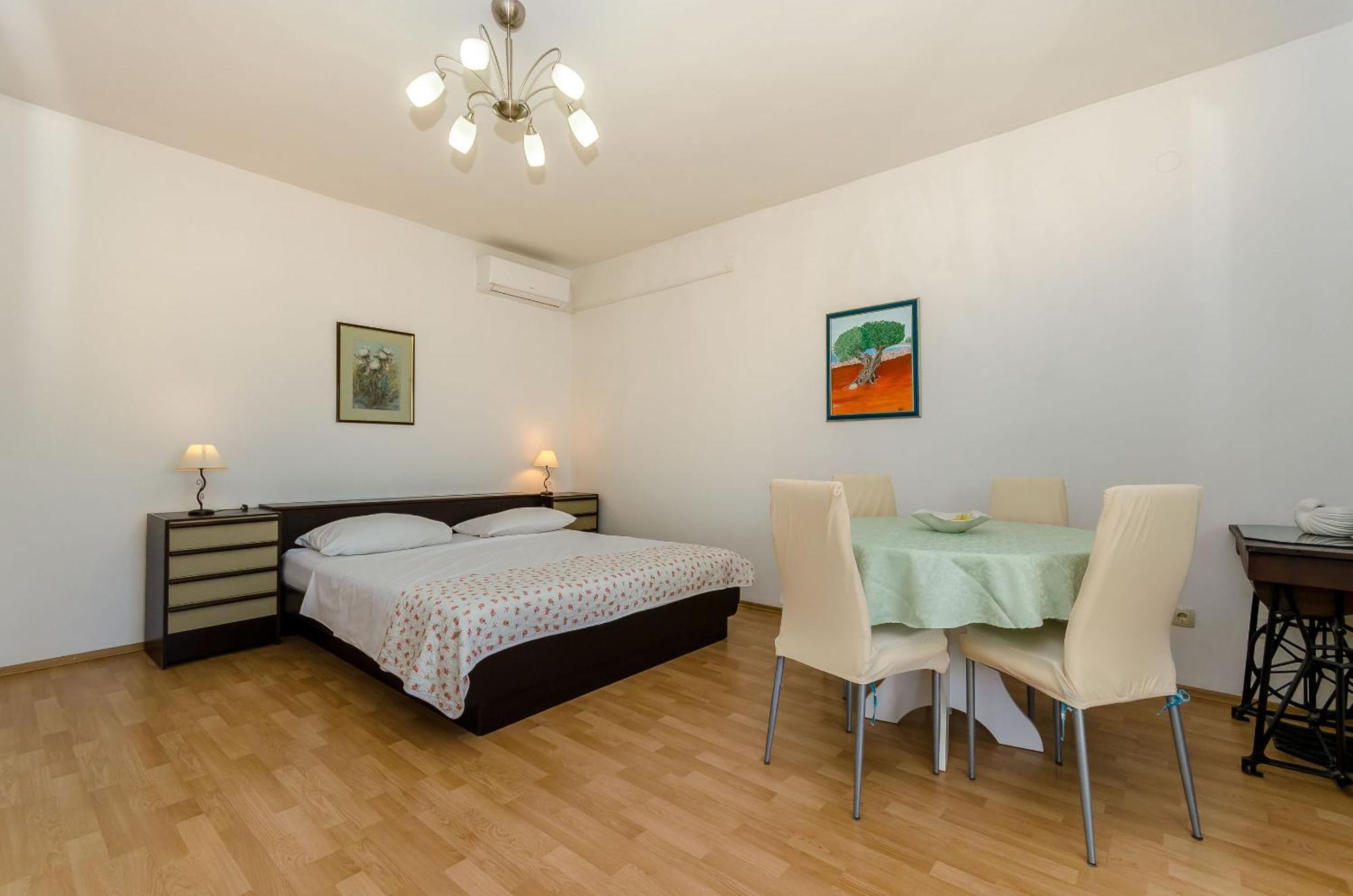 Apartments Jakov Jelsa  Buitenkant foto