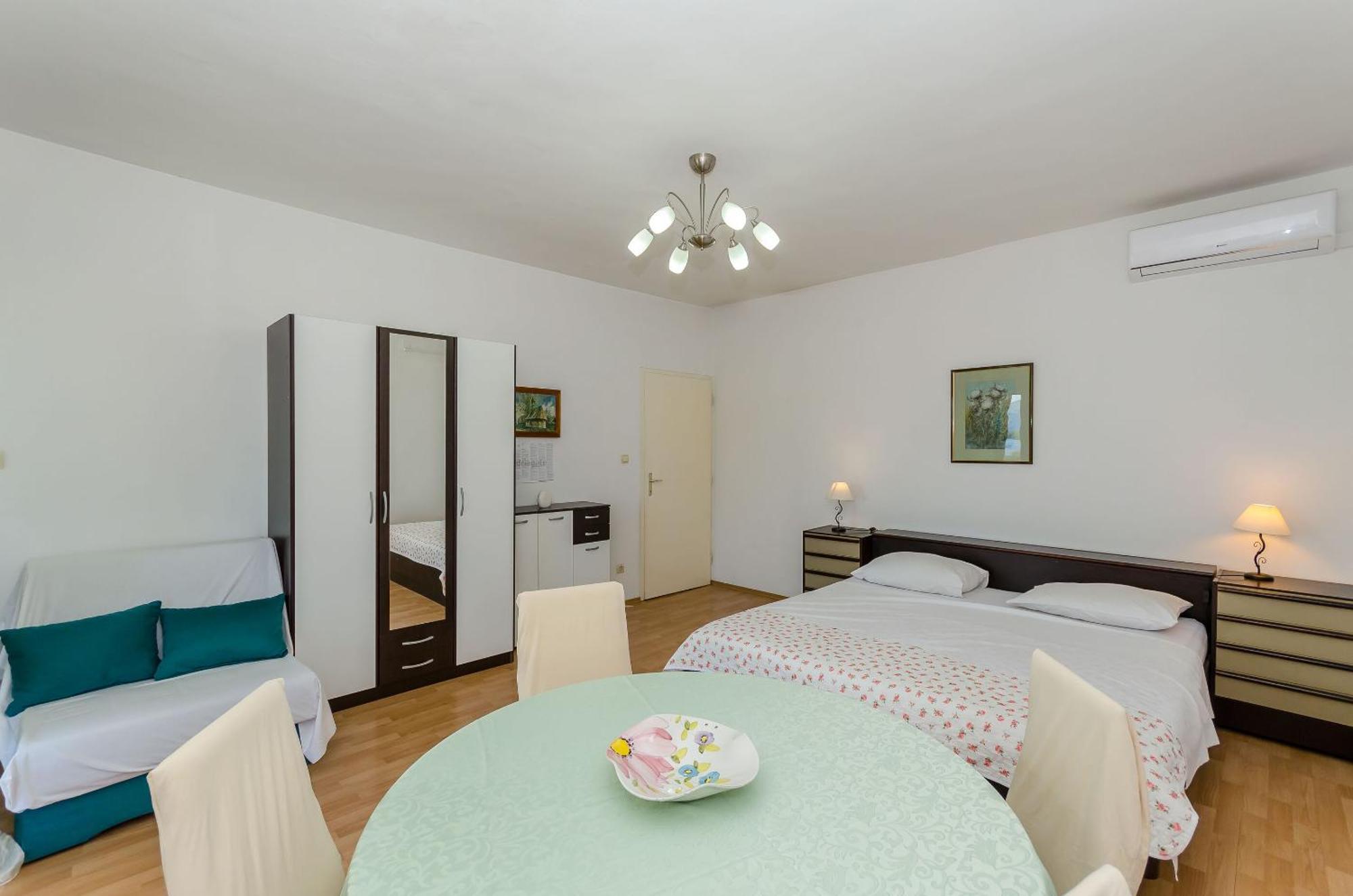 Apartments Jakov Jelsa  Buitenkant foto