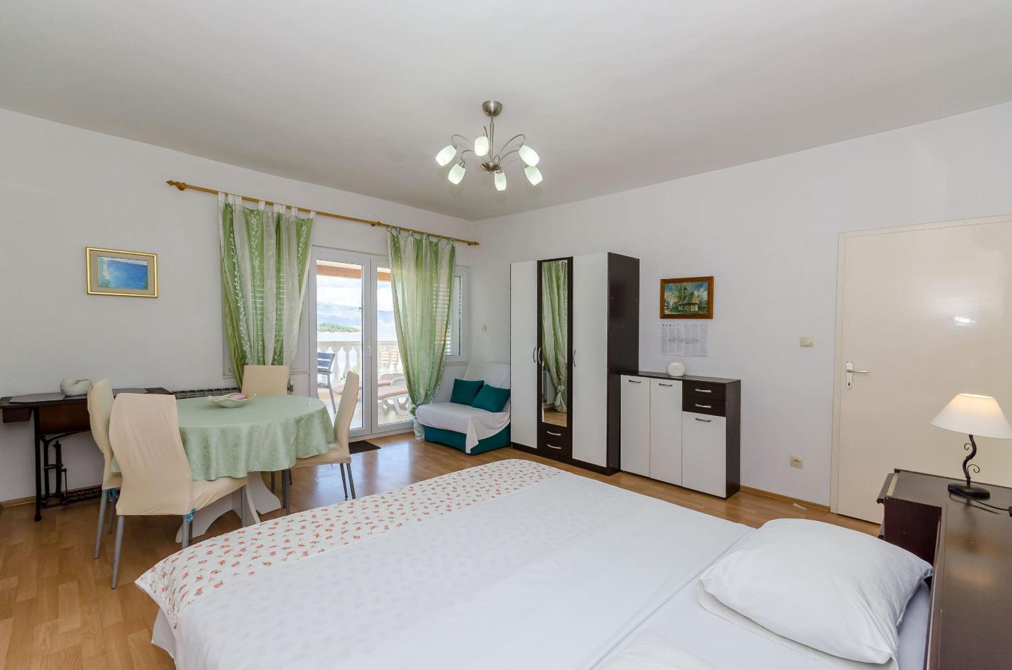 Apartments Jakov Jelsa  Buitenkant foto